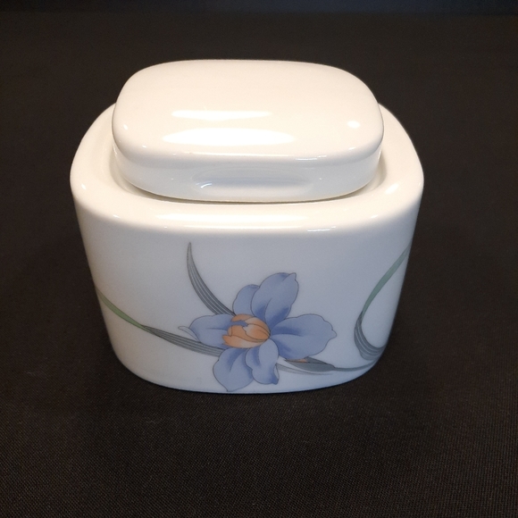 Regine by Christopher Stuart Creamer & Lidded Sugar Bowl - Picture 2 of 11